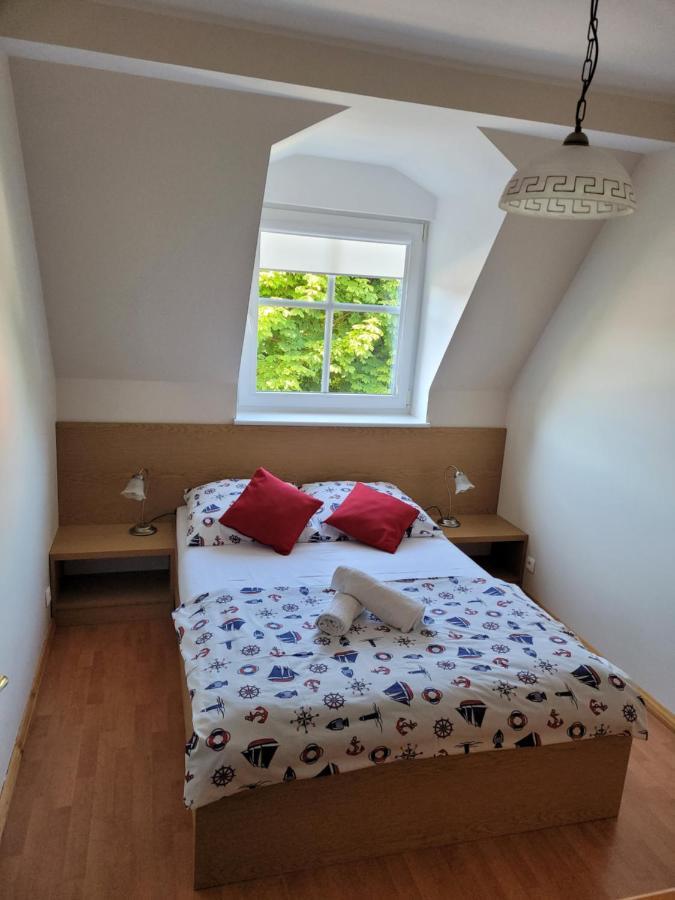 Dom Wczasowy Pod Zegarem Łeba Rom bilde